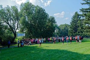 5-Crowd right arm up